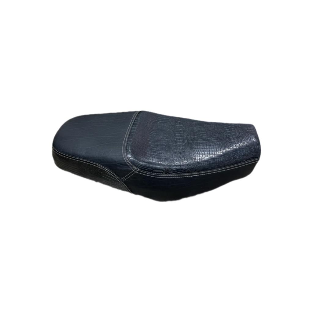 Comfortable Dual-Color Seat for Jawa 42, 42 2.1, Classic 300