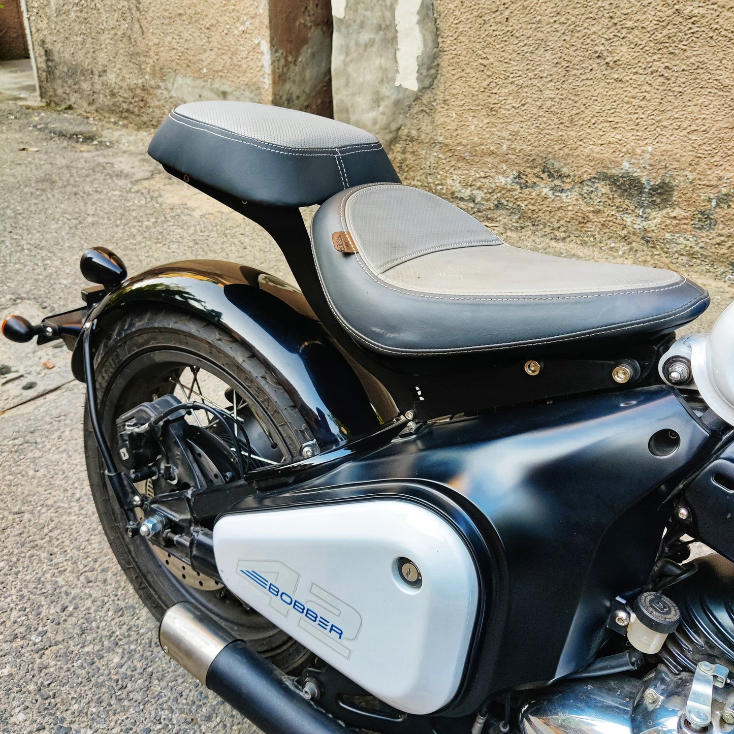 Premium Jawa 42 Bobber Custom Dual Seat - 180kg Load Capacity | Lifetime Frame Warranty