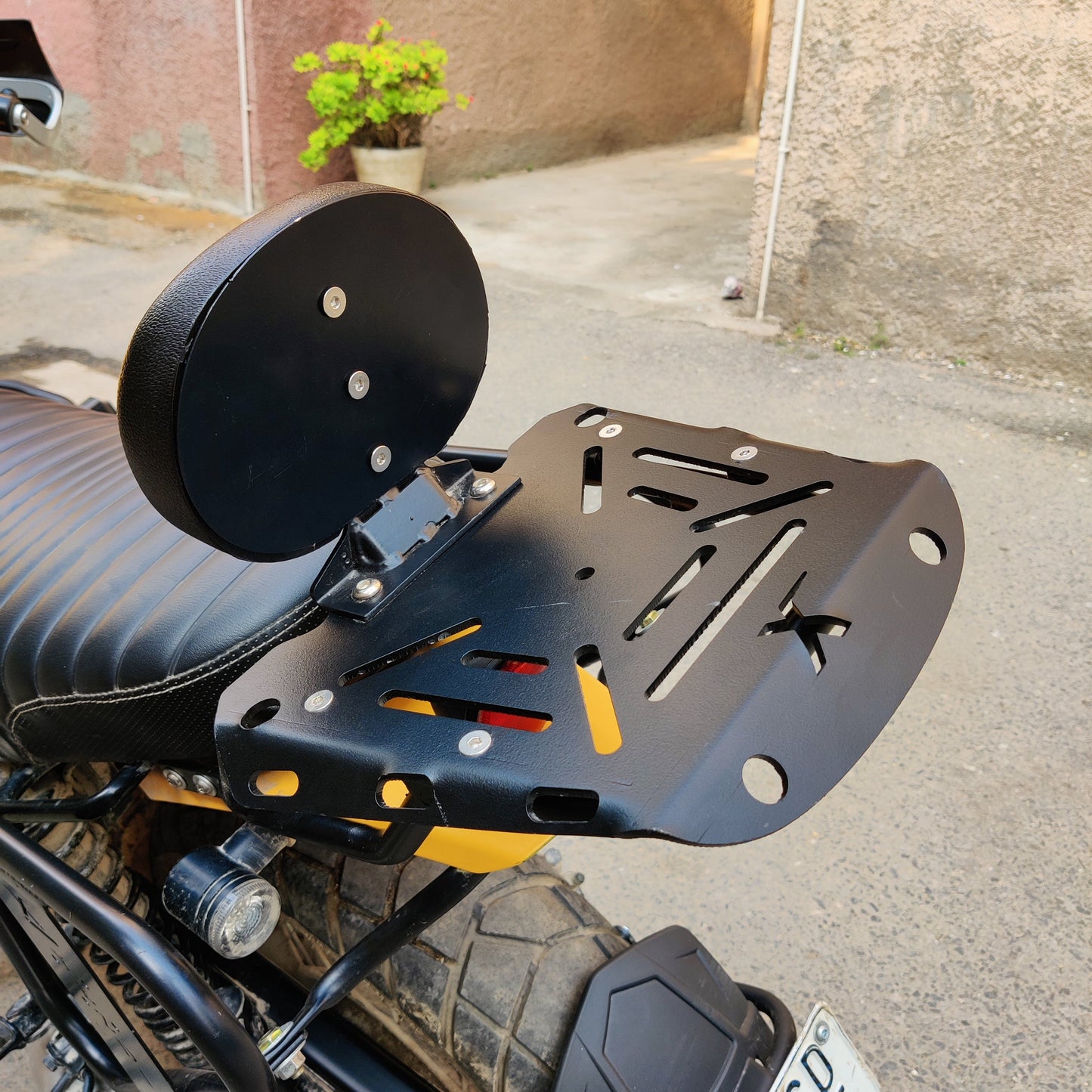 Top Rack Cushion with Backrest for Yezdi Scrambler