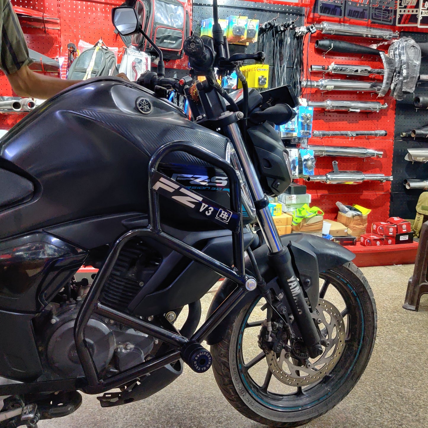 Round Nylon Crash Guard for Yamaha FZS V3 – Premium Leg Protection